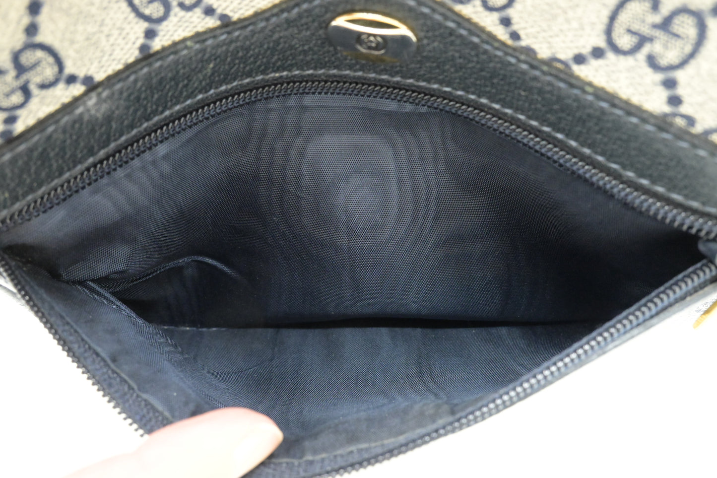 Gucci Shoulder Bag in Navy GG Supreme Canvas