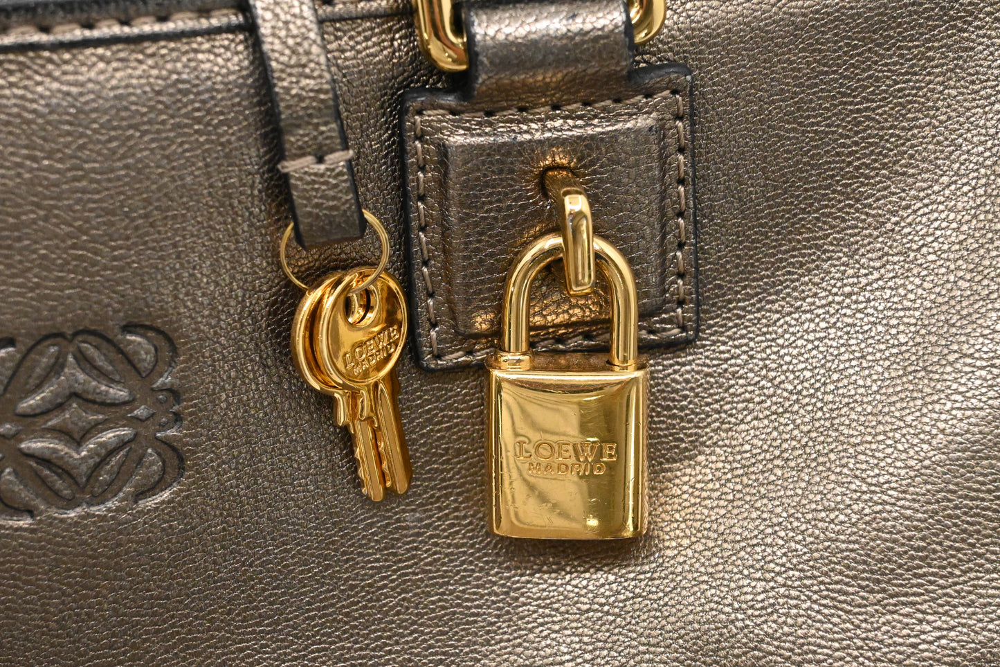 Loewe Amazona 29 in Metallic Pewter Leather