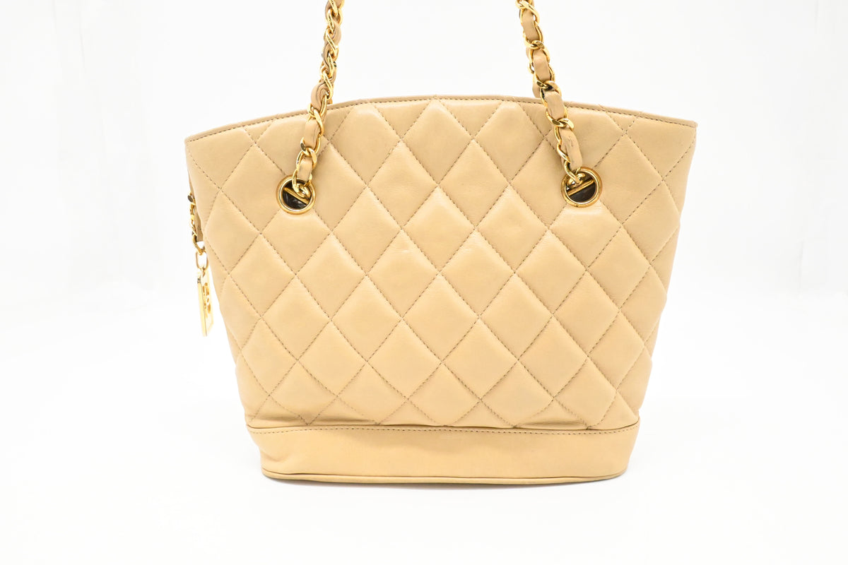Chanel Chain Shoulder Bag in Cream Leather