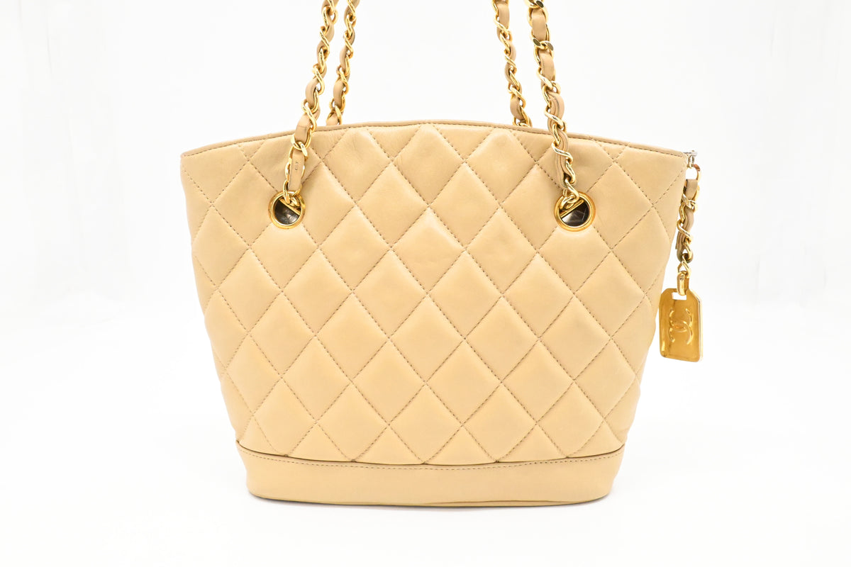 Chanel Chain Shoulder Bag in Cream Leather