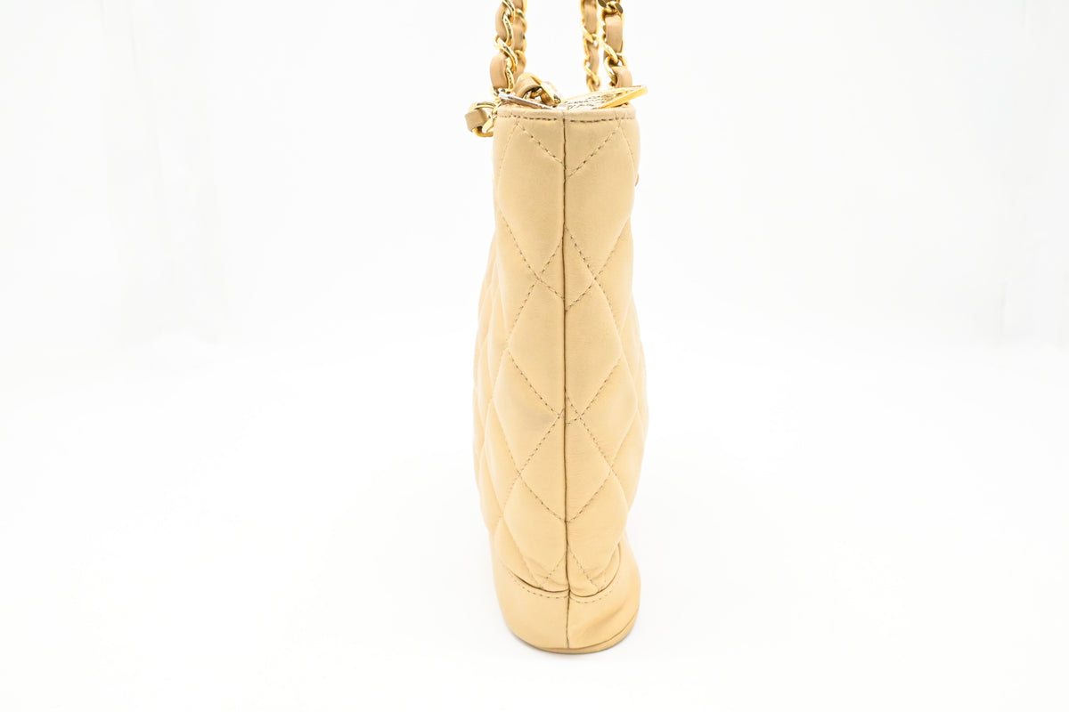 Chanel Chain Shoulder Bag in Cream Leather