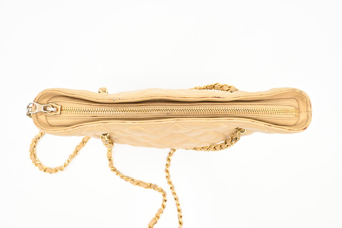 Chanel Chain Shoulder Bag in Cream Leather