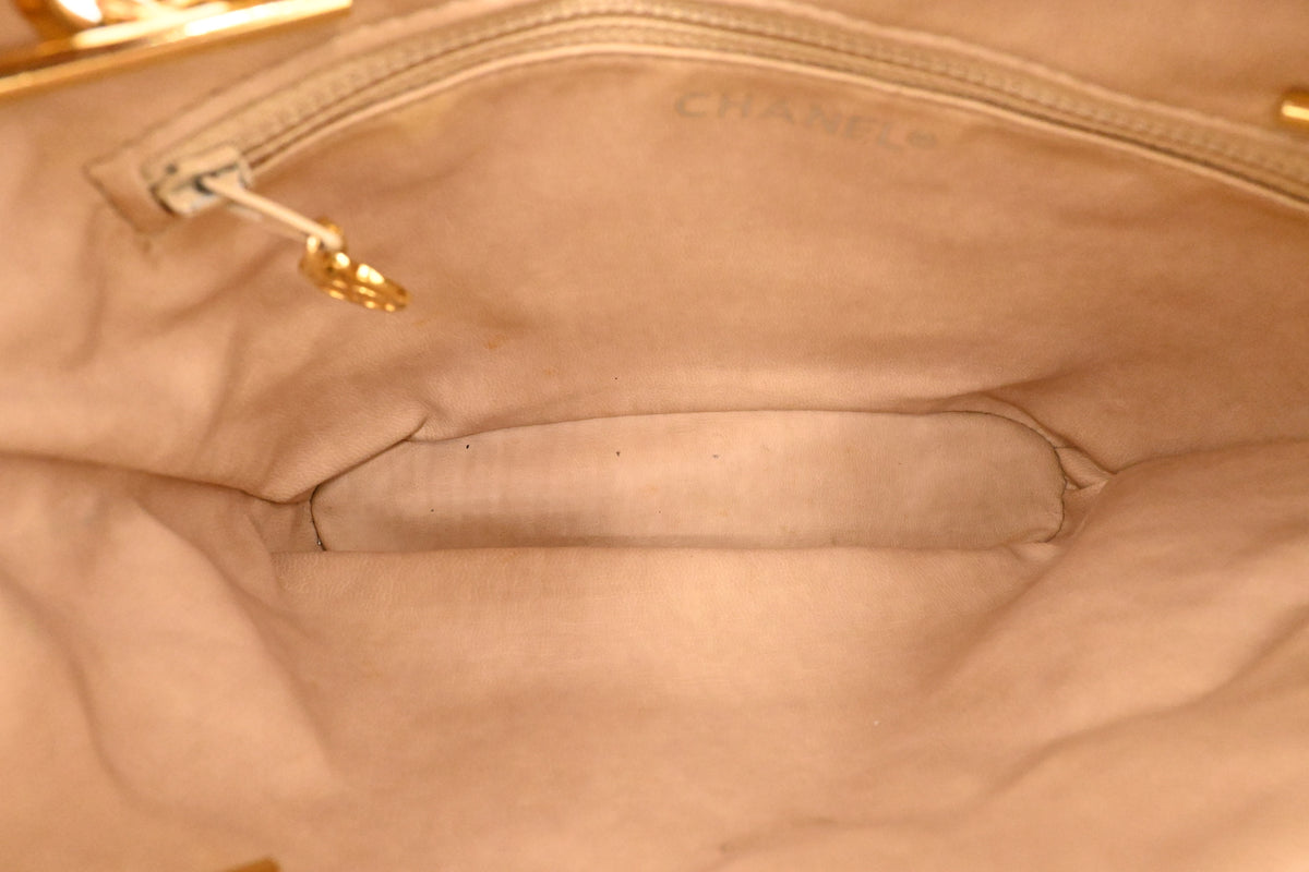 Chanel Chain Shoulder Bag in Cream Leather