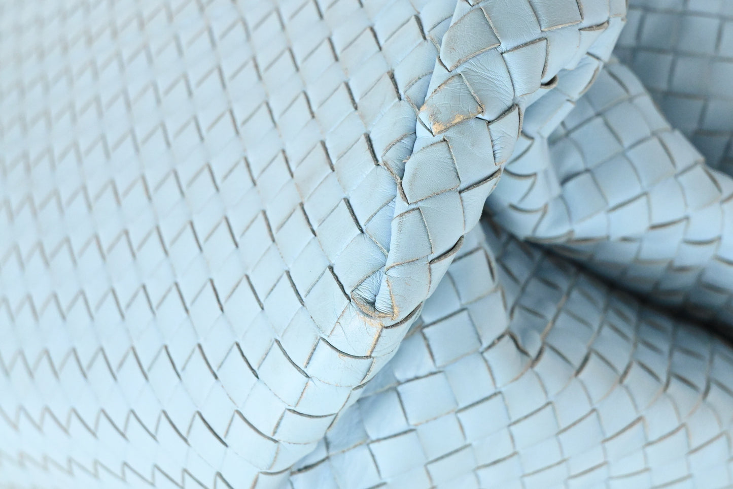 Bottega Veneta Tote in Blue Intrecciato Leather