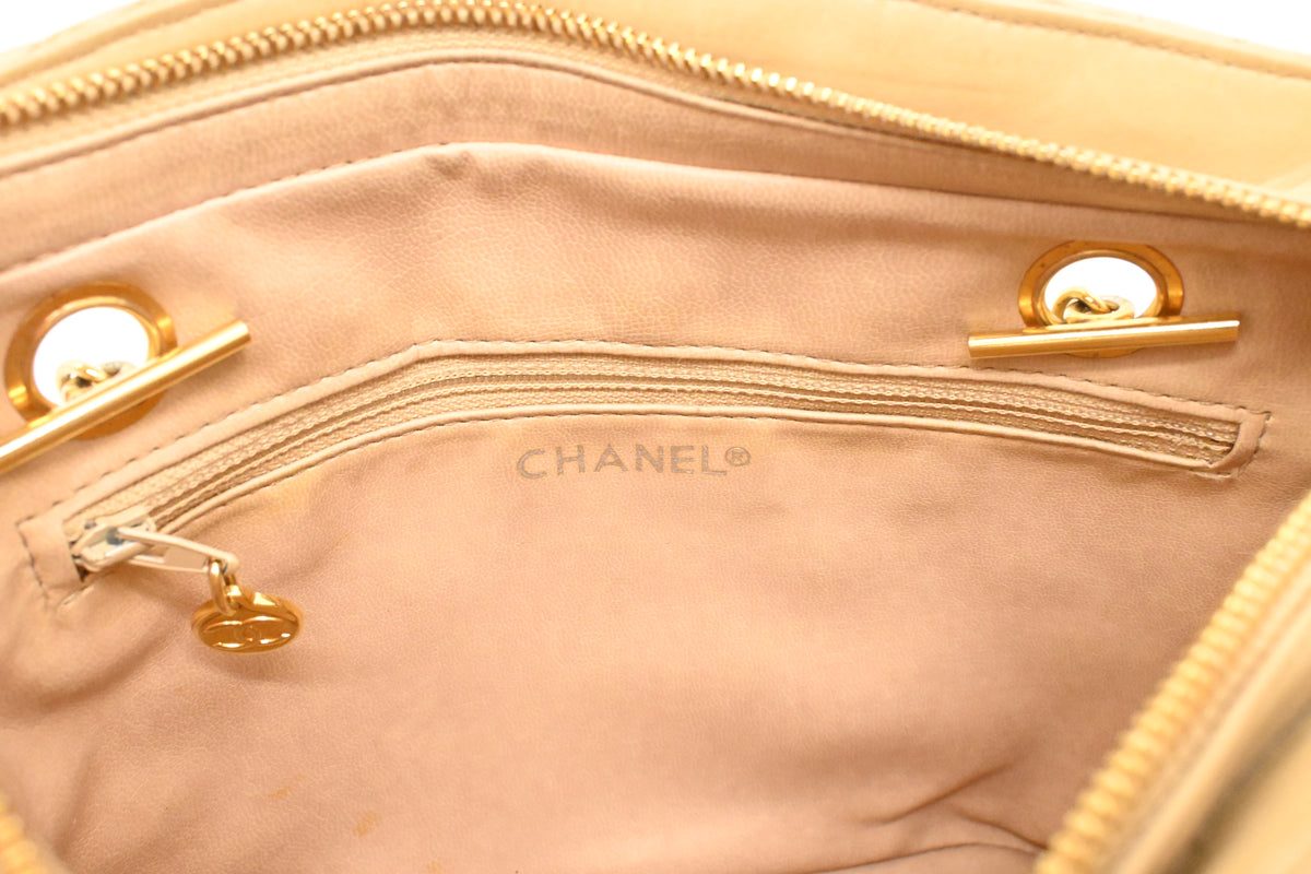 Chanel Chain Shoulder Bag in Cream Leather