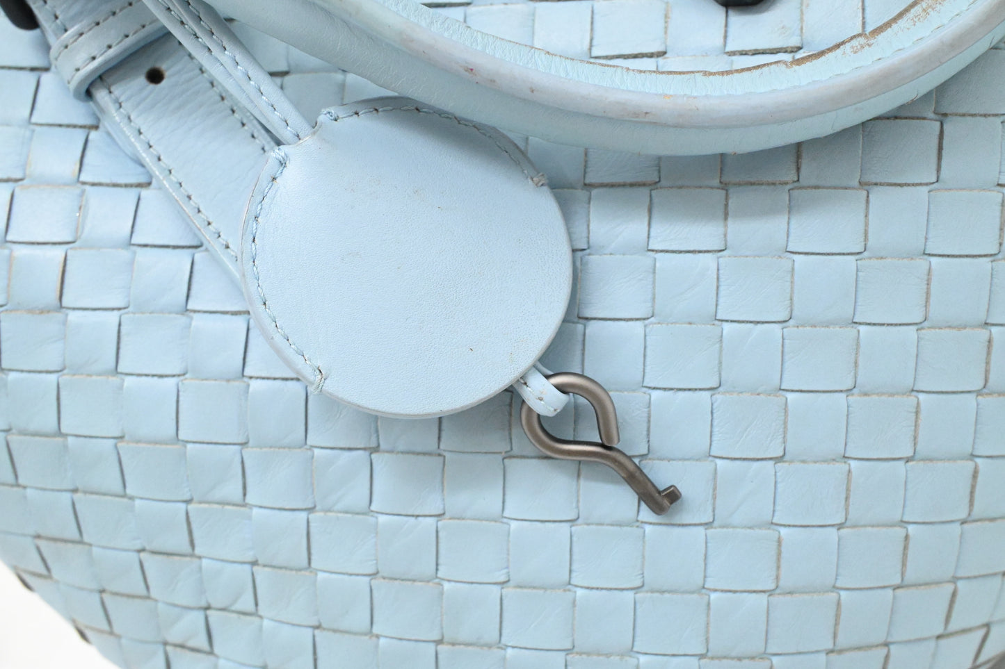 Bottega Veneta Tote in Blue Intrecciato Leather