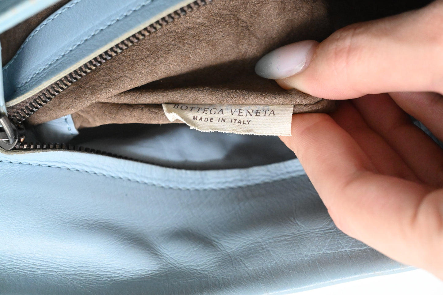 Bottega Veneta Tote in Blue Intrecciato Leather