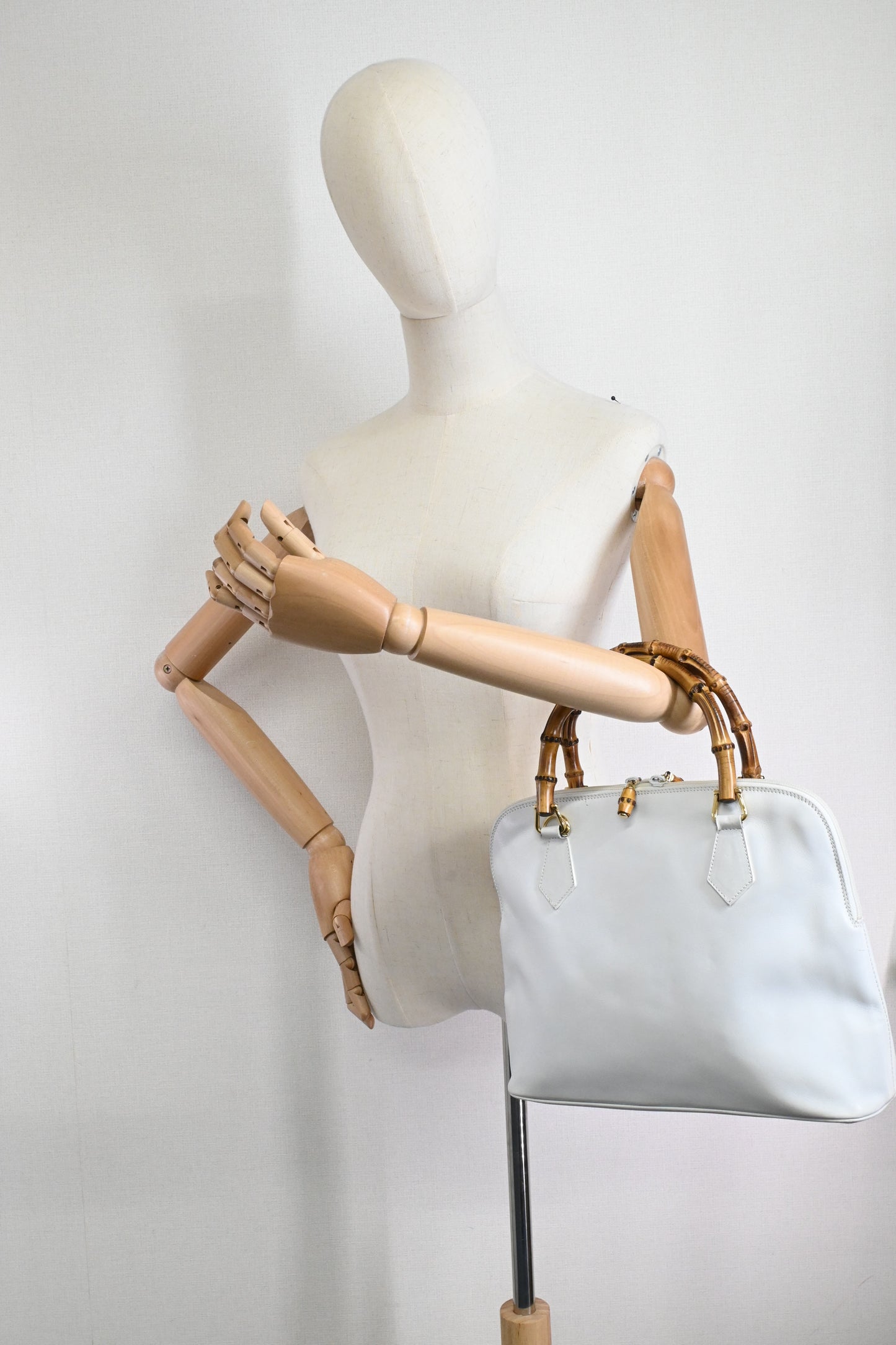Gucci Bamboo Handbag in White Leather