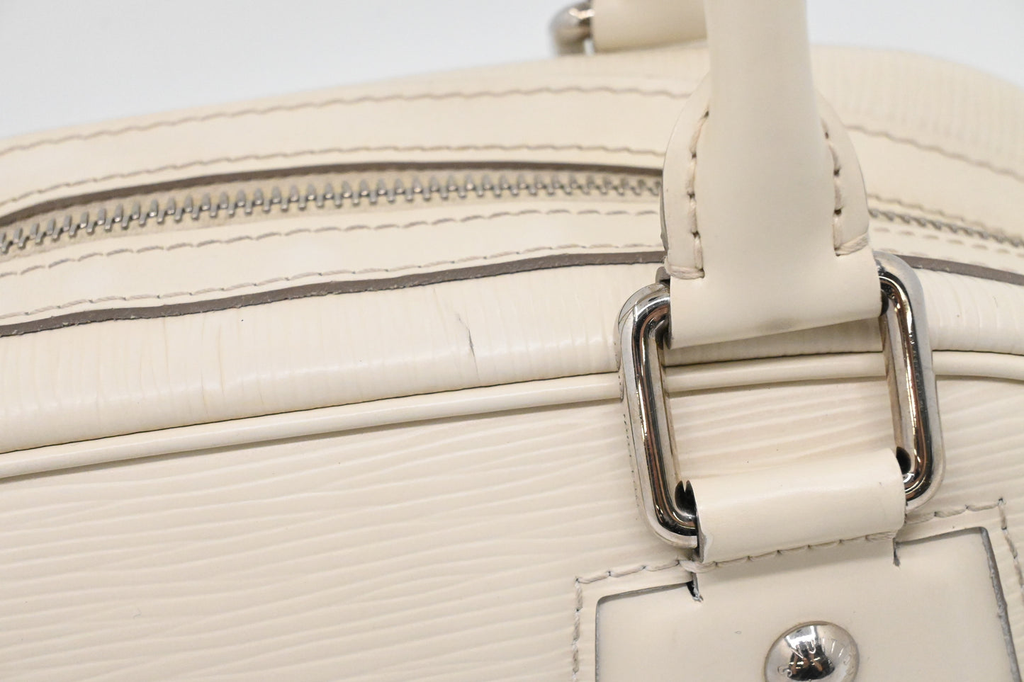 Louis Vuitton Montaigne PM in White Epi Leather