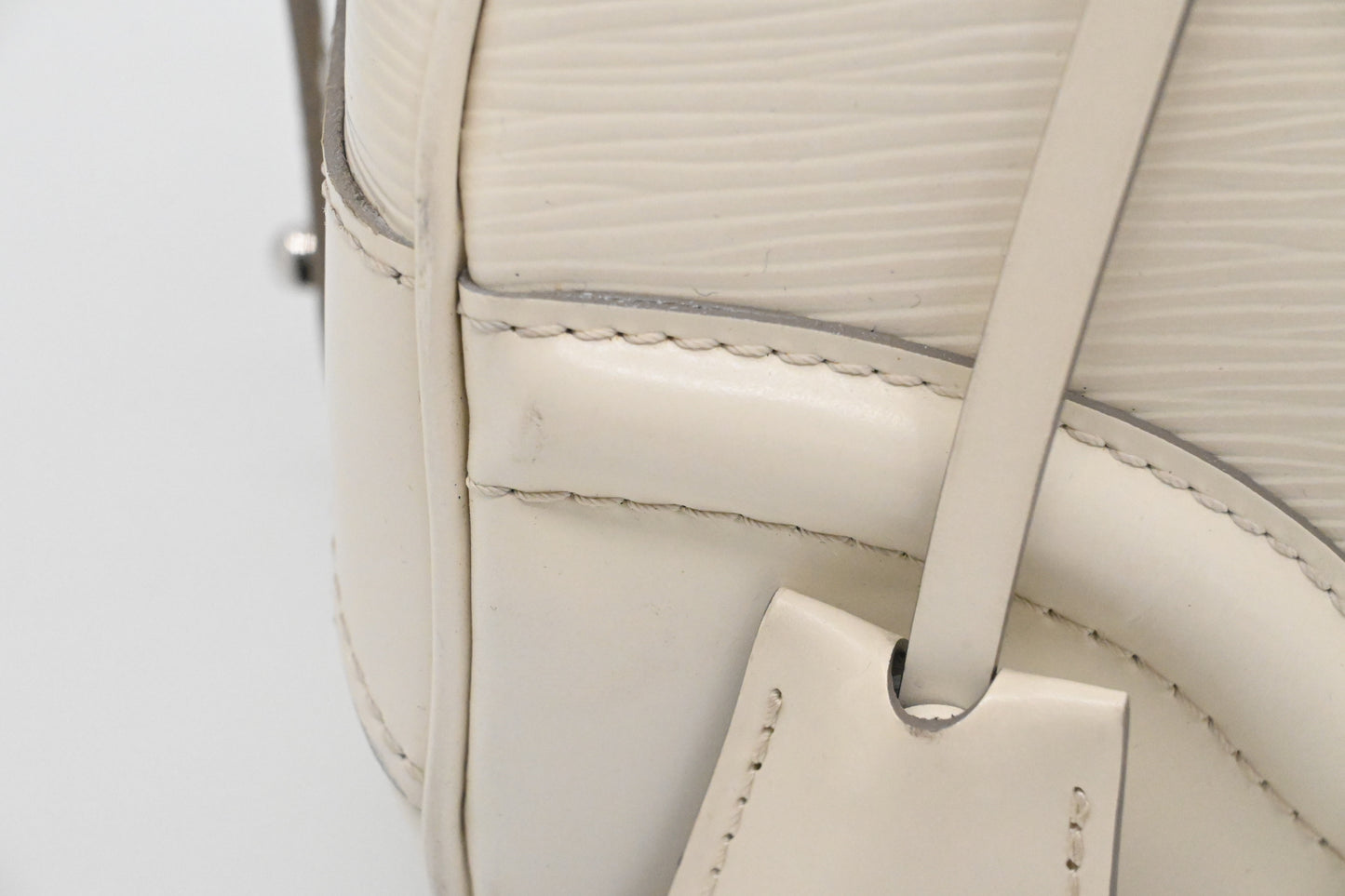 Louis Vuitton Montaigne PM in White Epi Leather