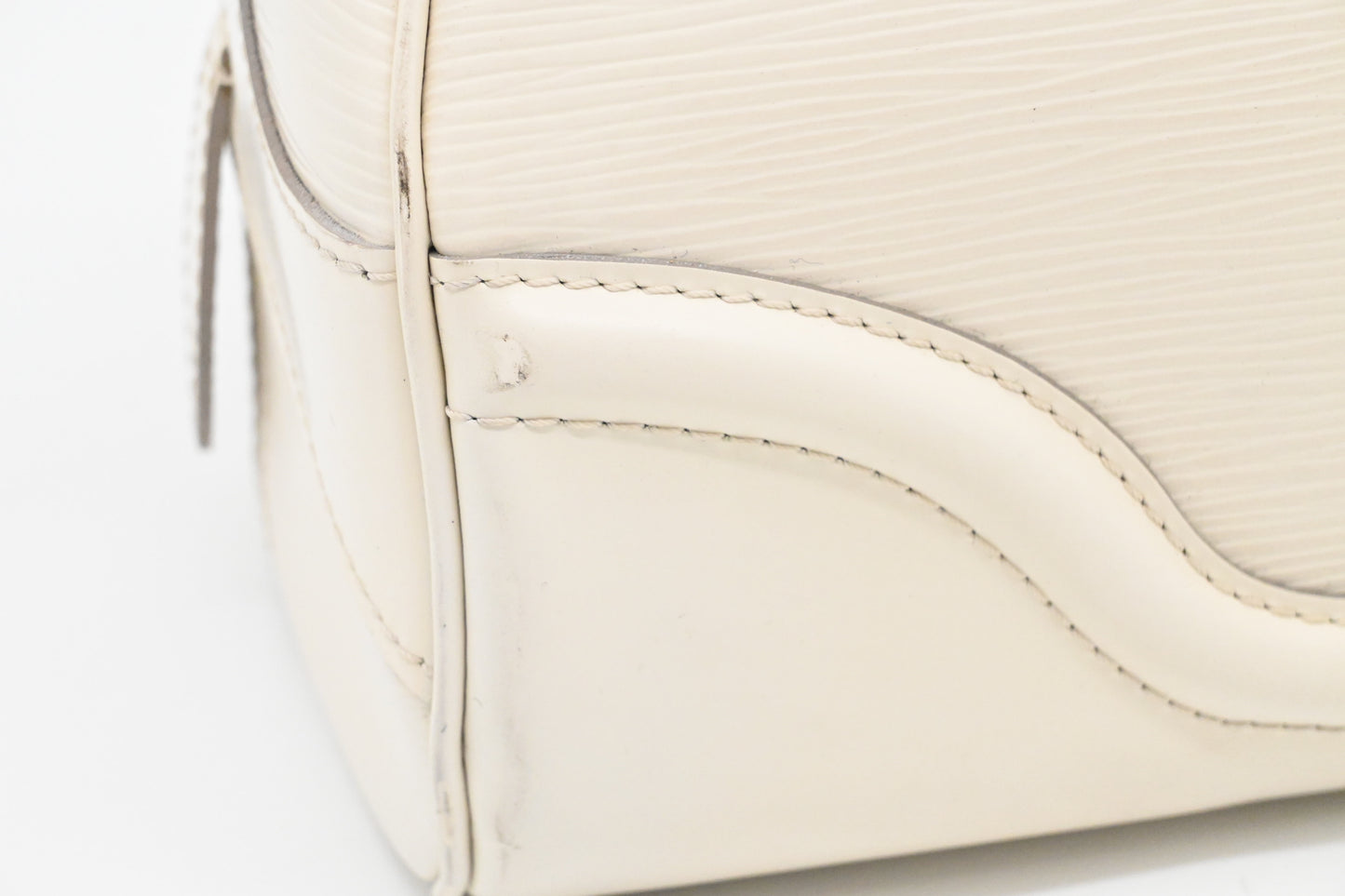 Louis Vuitton Montaigne PM in White Epi Leather