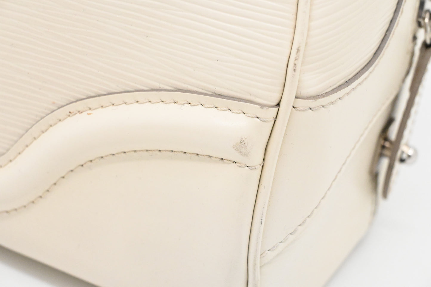Louis Vuitton Montaigne PM in White Epi Leather