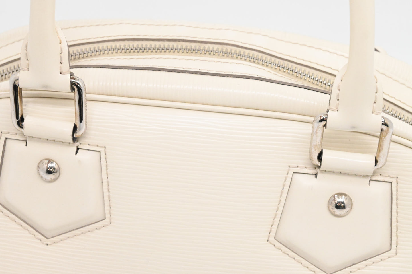 Louis Vuitton Montaigne PM in White Epi Leather