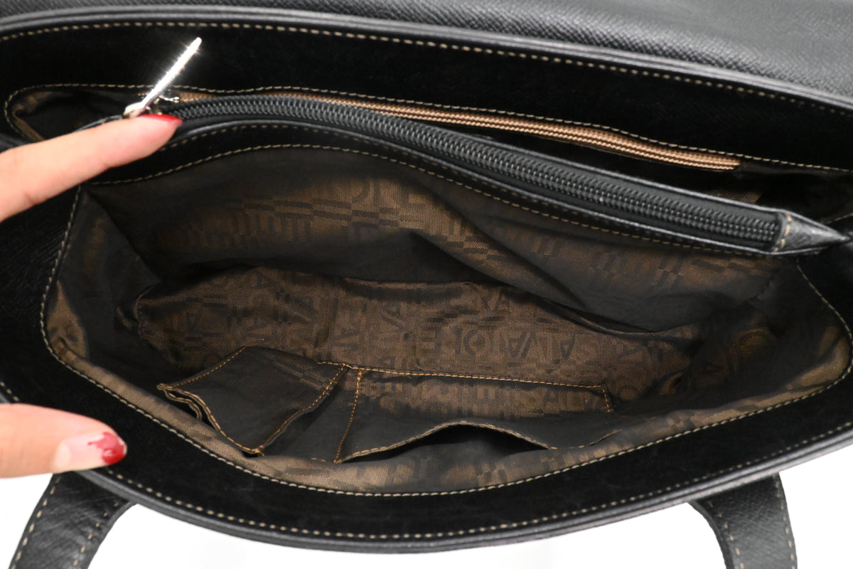 Ferragamo Shoulder Bag in Black Leather