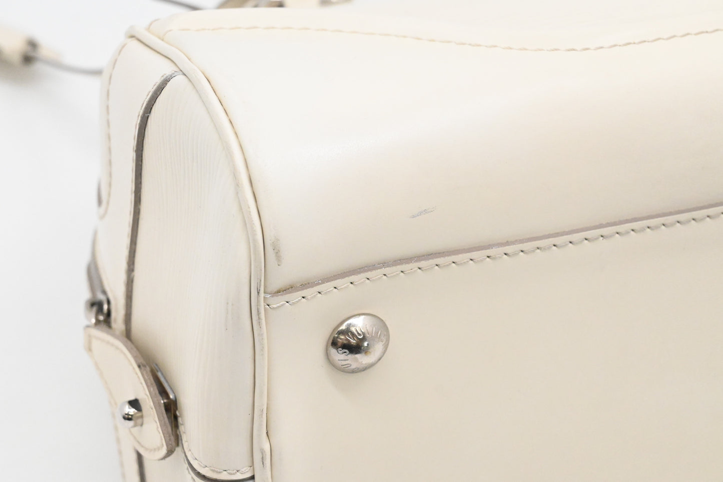 Louis Vuitton Montaigne PM in White Epi Leather