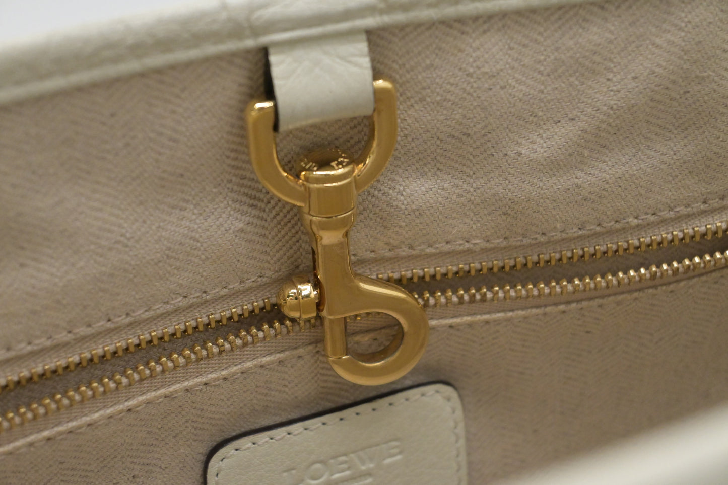 Loewe Shoulder Bag in White Leather