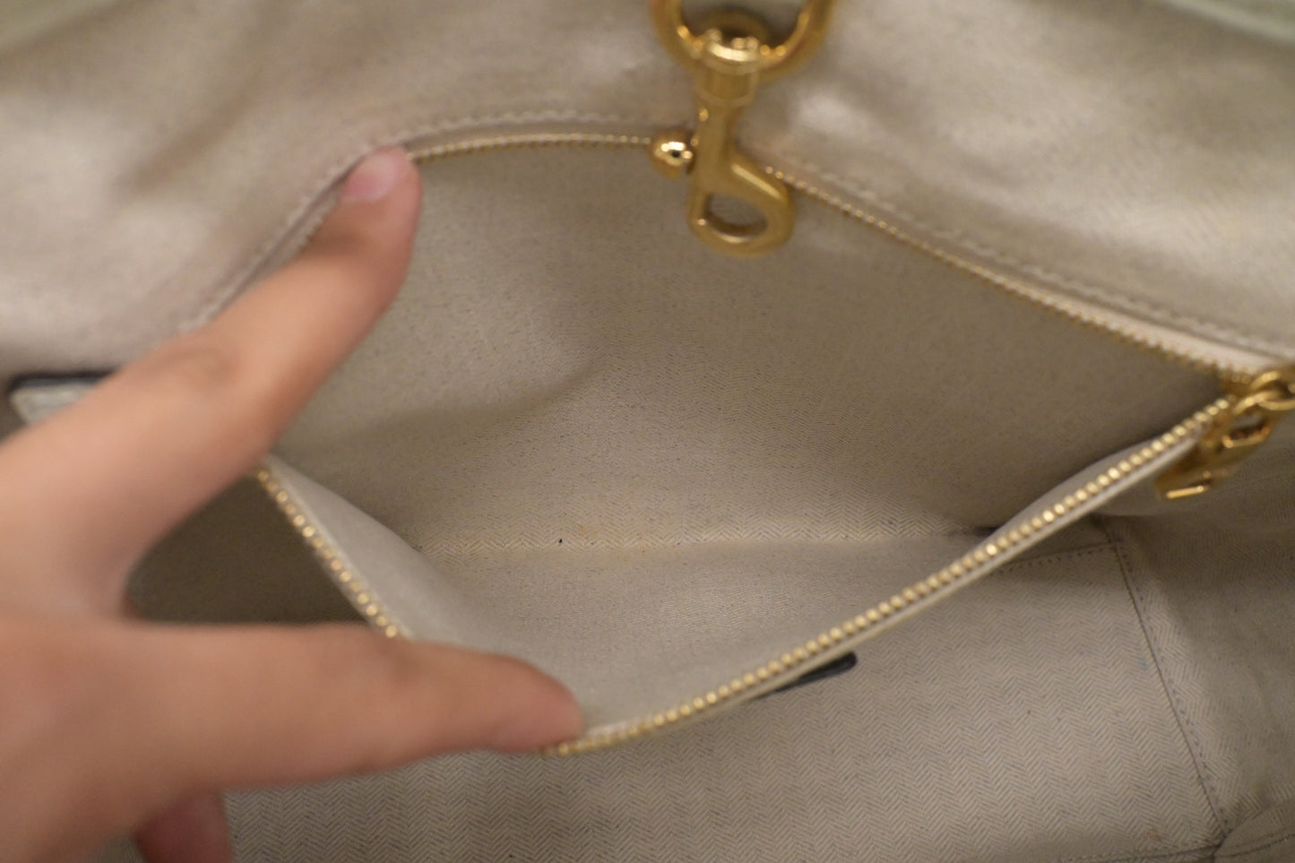 Loewe Shoulder Bag in White Leather