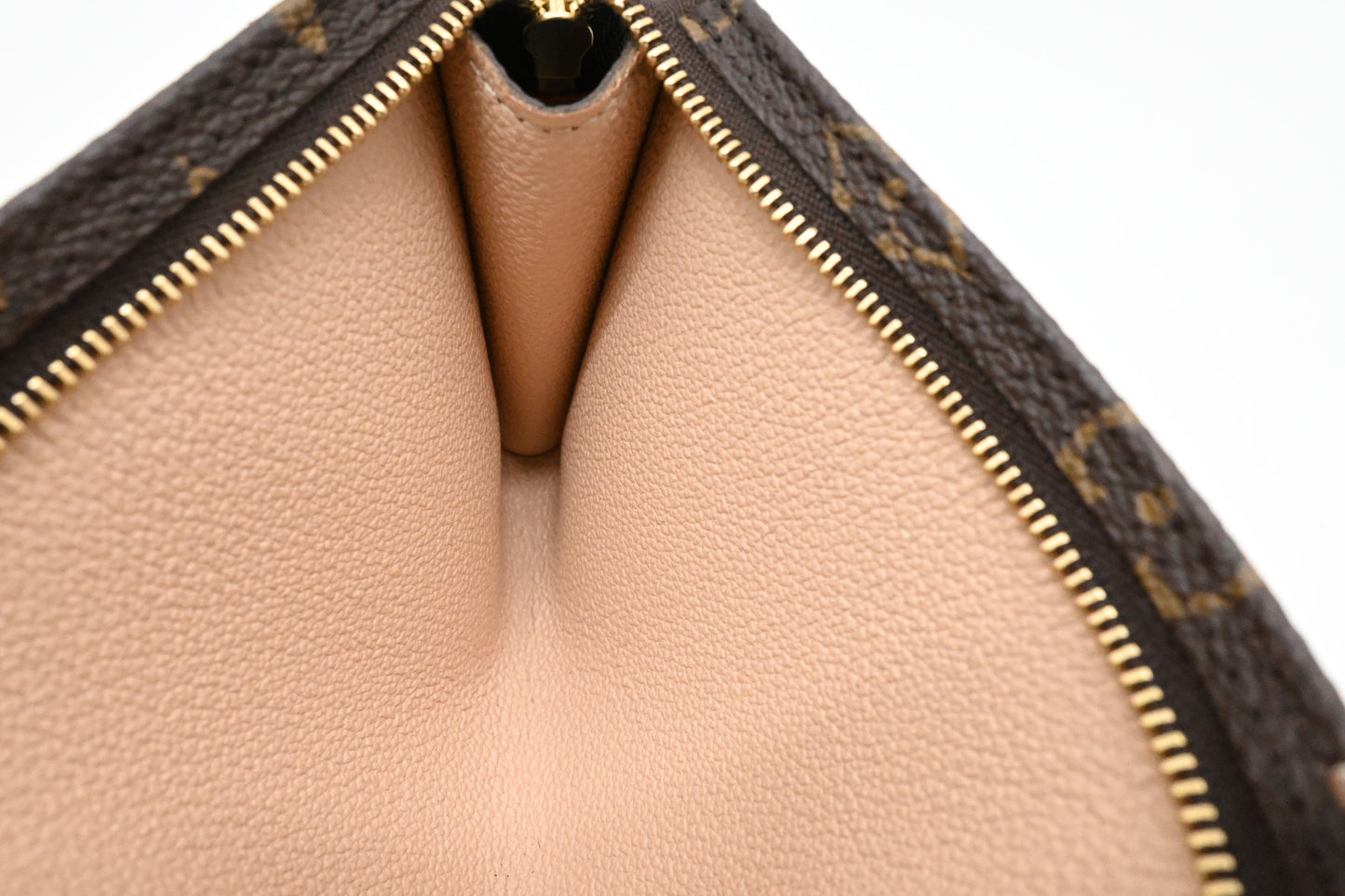 Louis Vuitton Bucket Pouch in Monogram Canvas