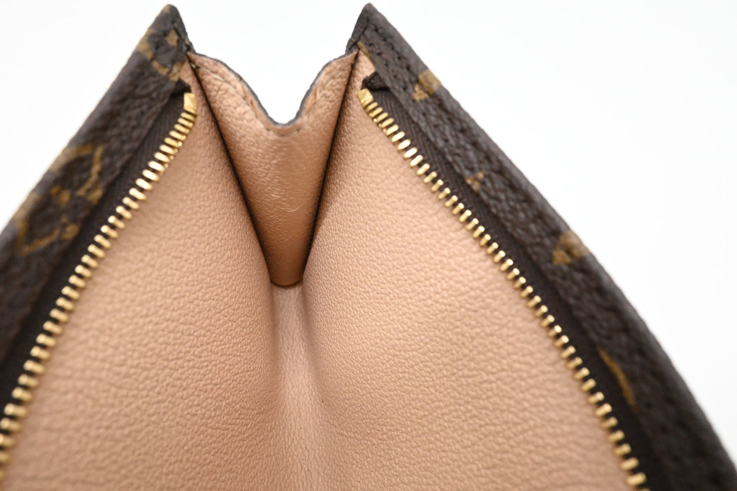 Louis Vuitton Bucket Pouch in Monogram Canvas
