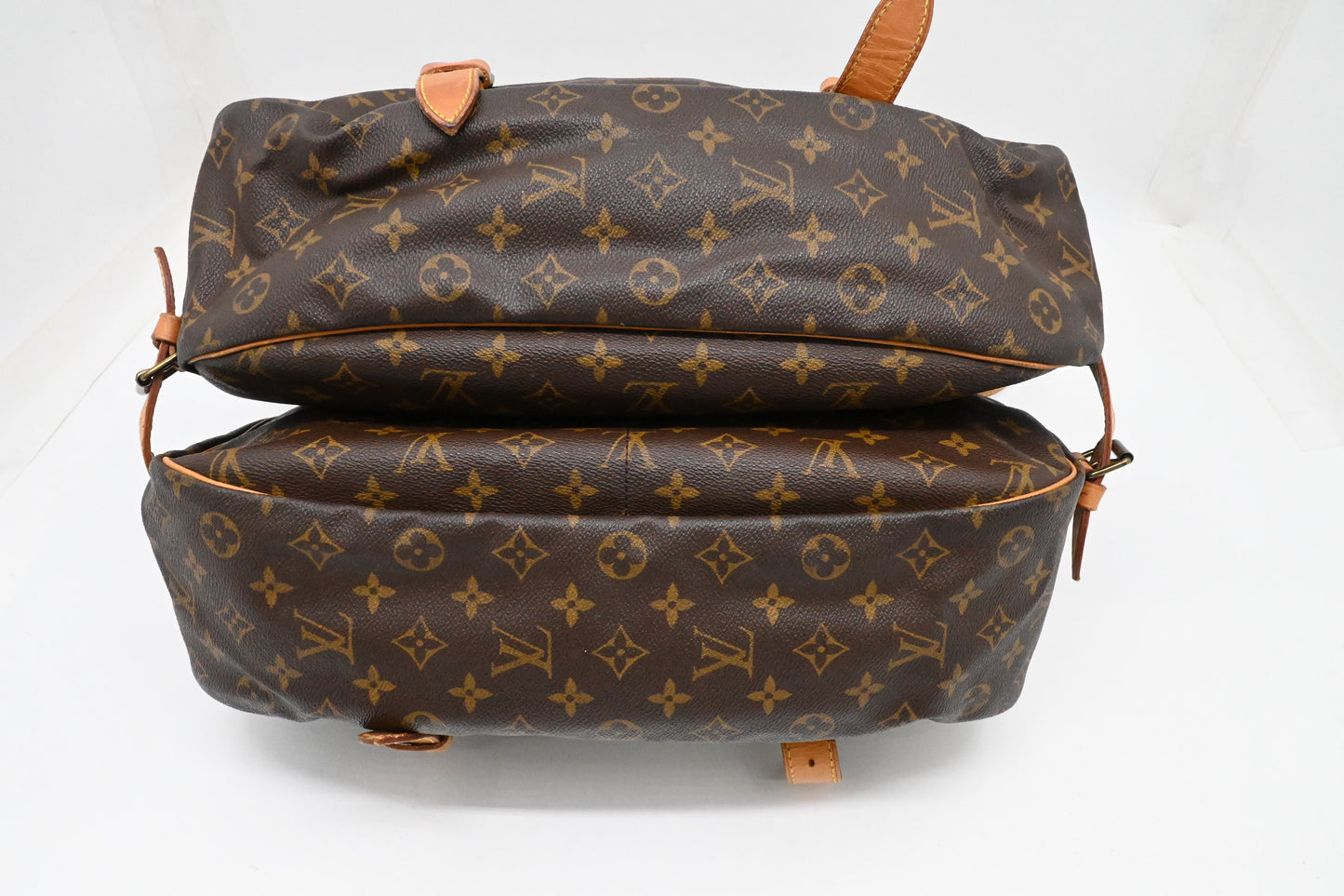 Louis Vuitton Saumur 43 in Monogram Canvas