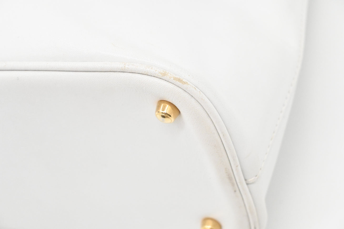 Gucci Bamboo Handbag in White Leather
