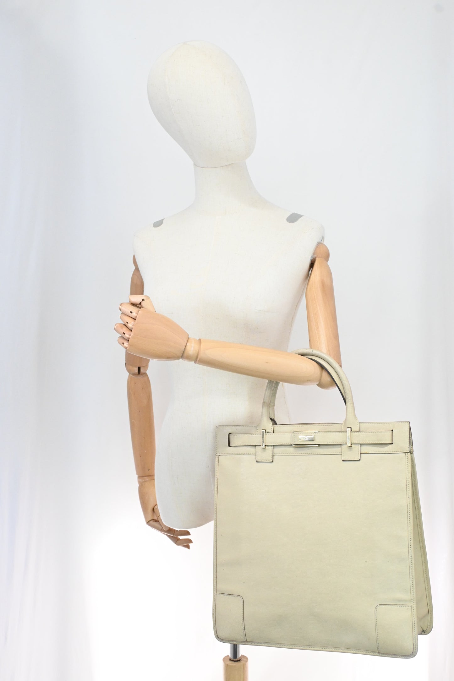 Gucci Tote Bag in Beige Leather