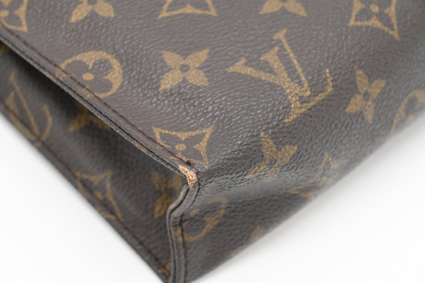 Louis Vuitton Toiletry 26 in Monogram Canvas