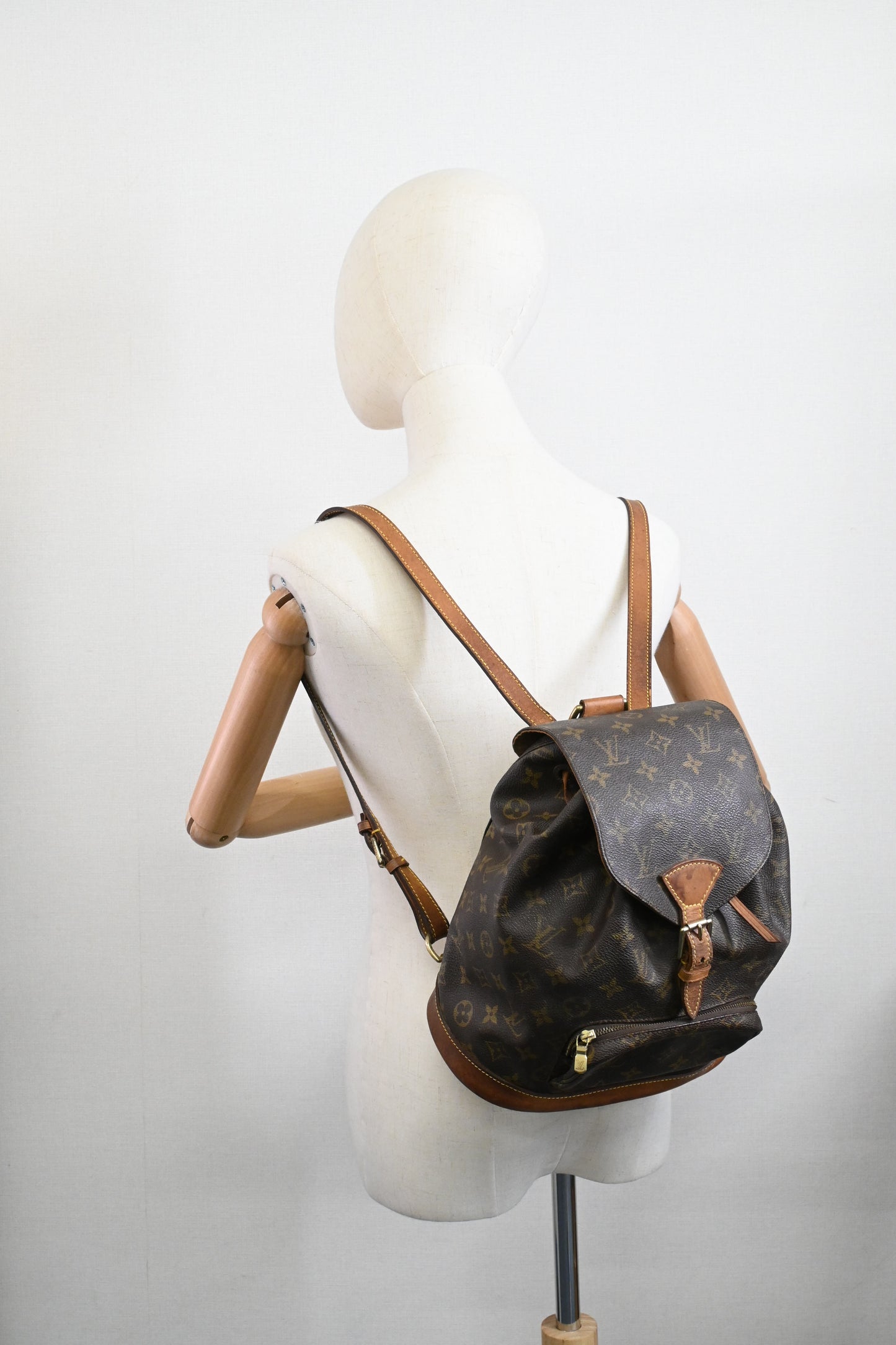 Louis Vuitton Montsouris MM in Monogram Canvas