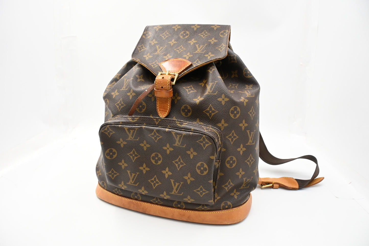 Louis Vuitton Montsouris GM in Monogram Canvas
