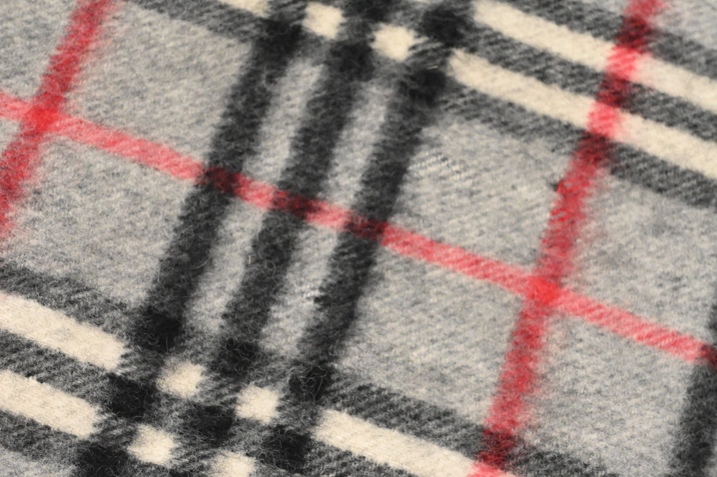 Burberry Scarf in Grey Cashmere