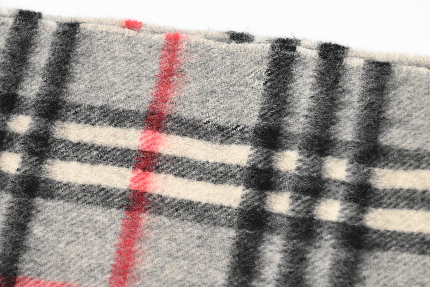 Burberry Scarf in Grey Cashmere