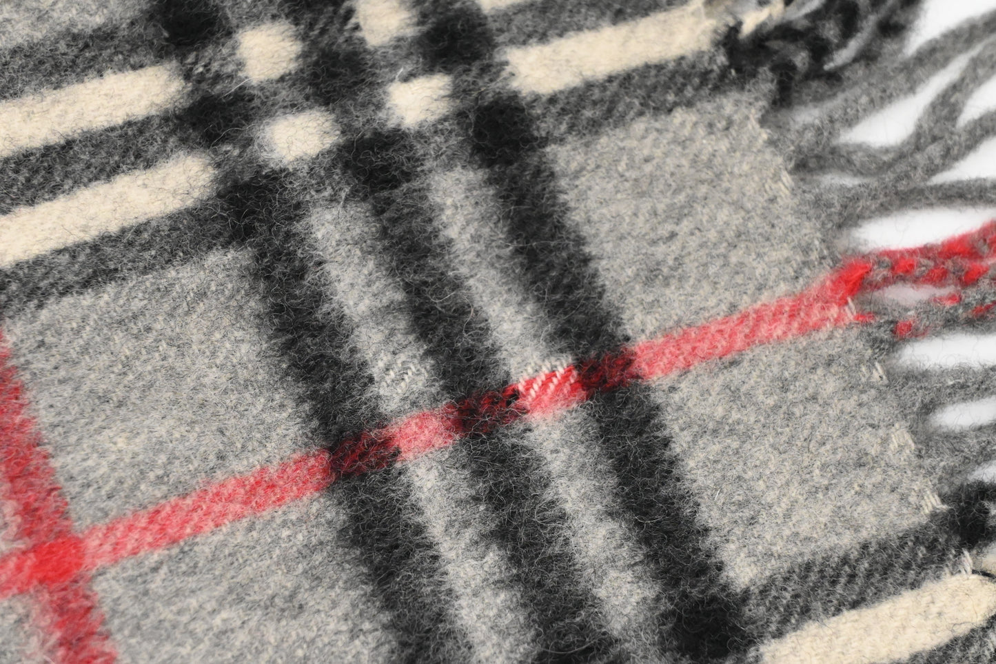Burberry Scarf in Grey Cashmere
