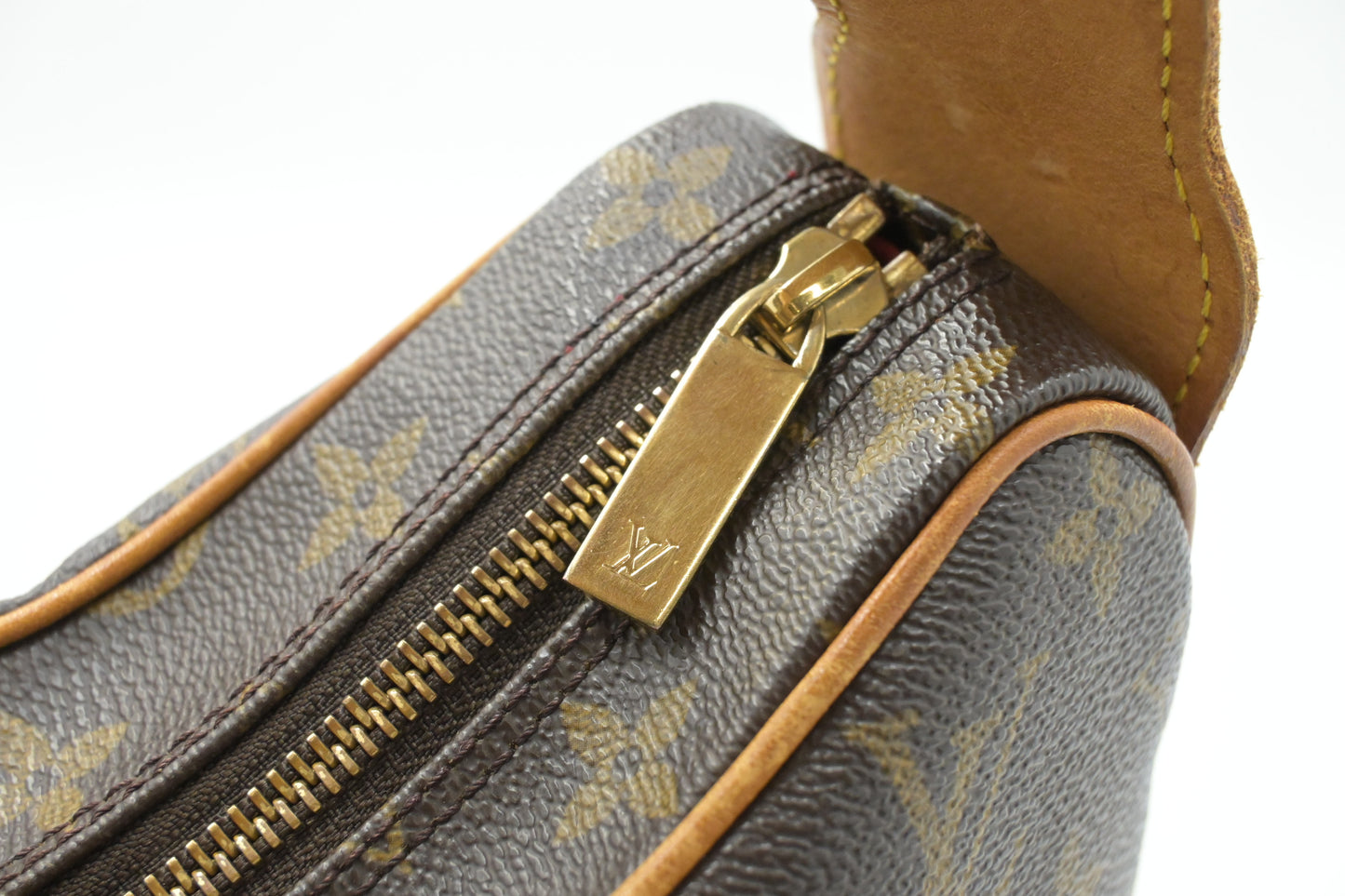 Louis Vuitton Croissant GM in Monogram Canvas