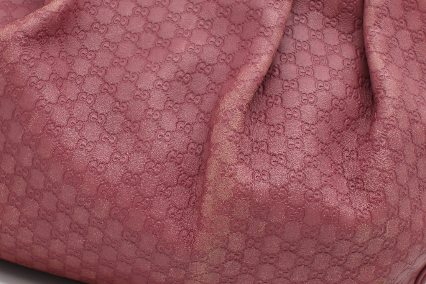 Gucci Sukey Handbag in Pink Microguccissima Leather