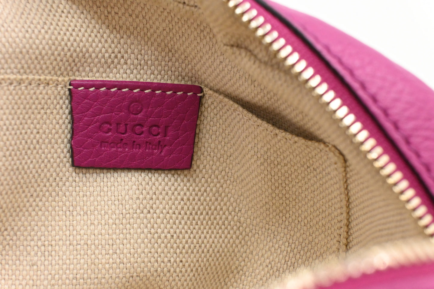 Gucci Soho Disco in Fuchsia Leather