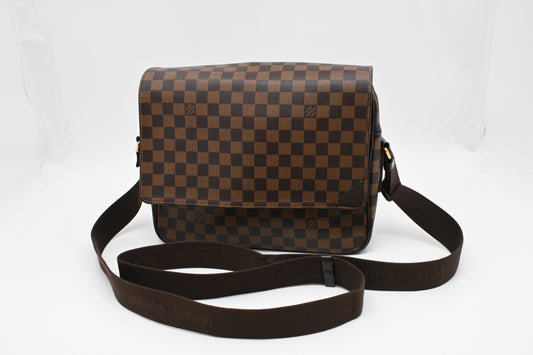 Louis Vuitton Shelton MM in Damier Ebene Canvas