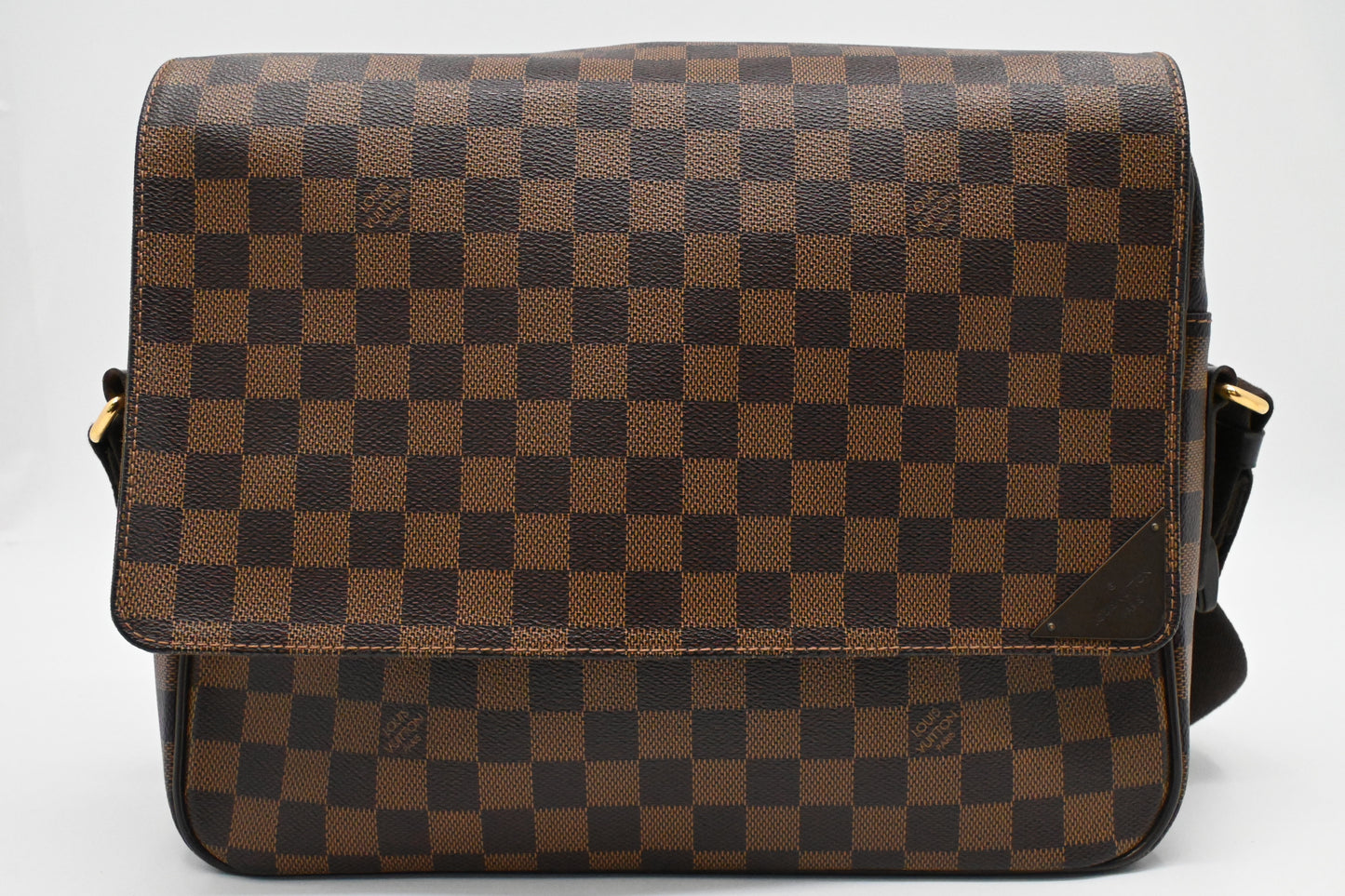 Louis Vuitton Shelton MM in Damier Ebene Canvas