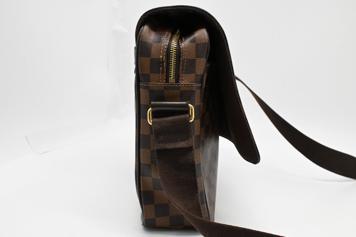 Louis Vuitton Shelton MM in Damier Ebene Canvas