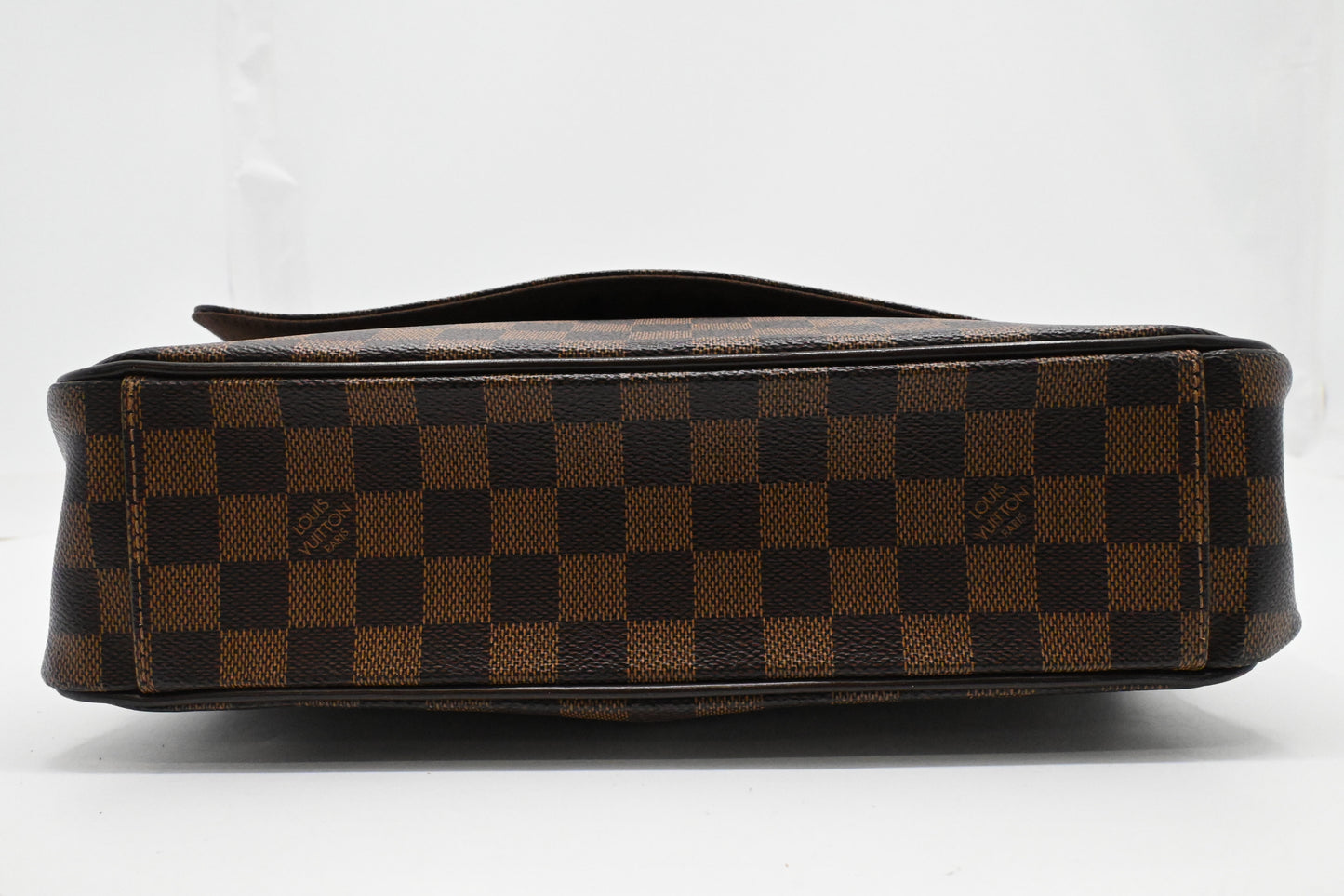 Louis Vuitton Shelton MM in Damier Ebene Canvas