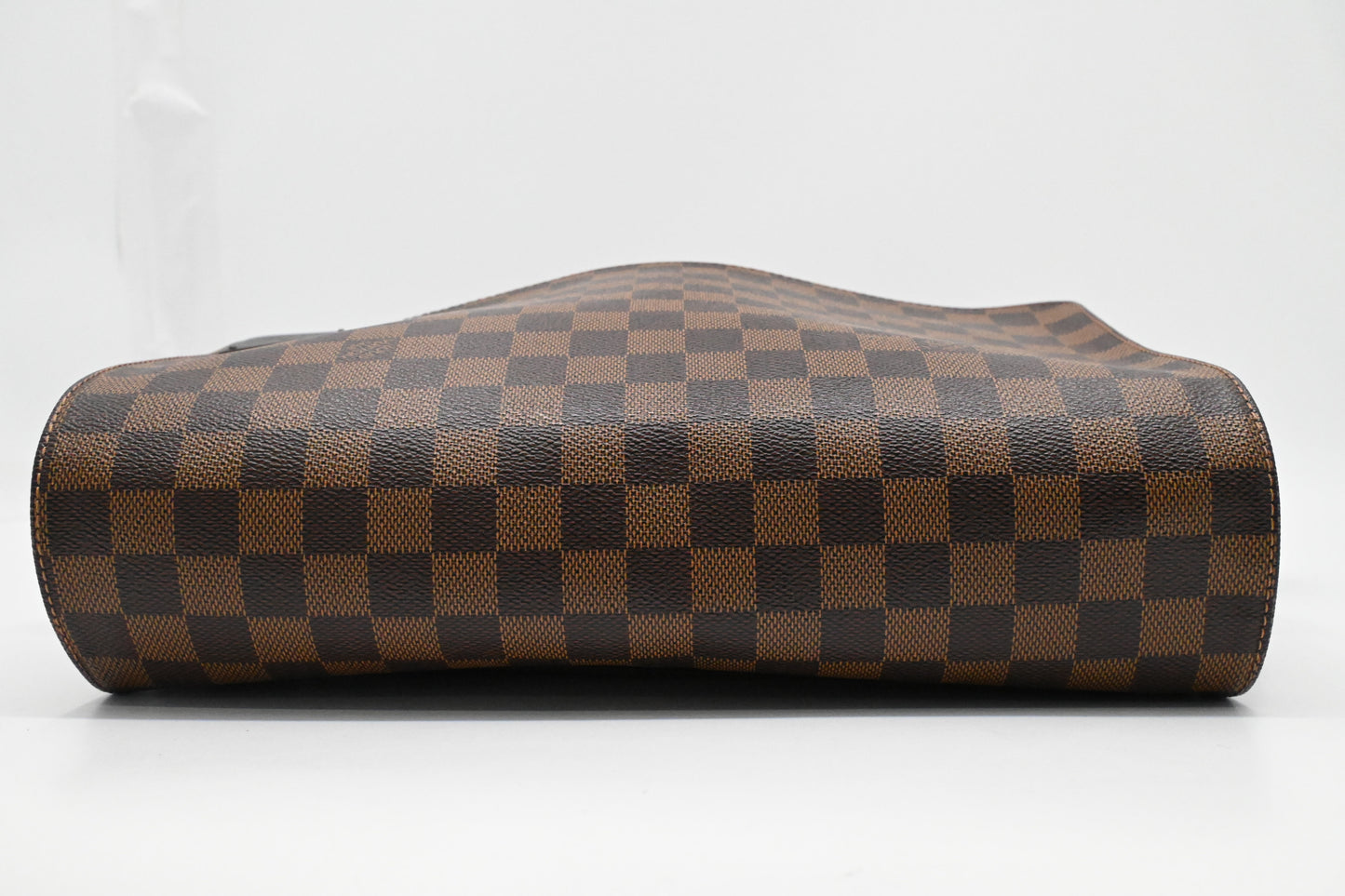 Louis Vuitton Shelton MM in Damier Ebene Canvas