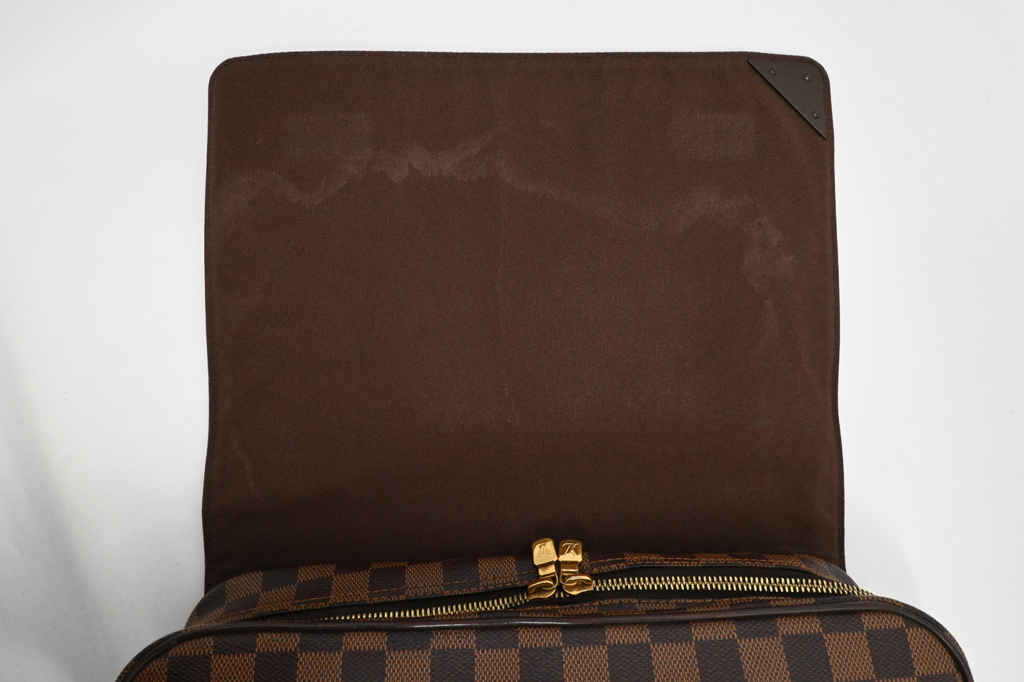 Louis Vuitton Shelton MM in Damier Ebene Canvas