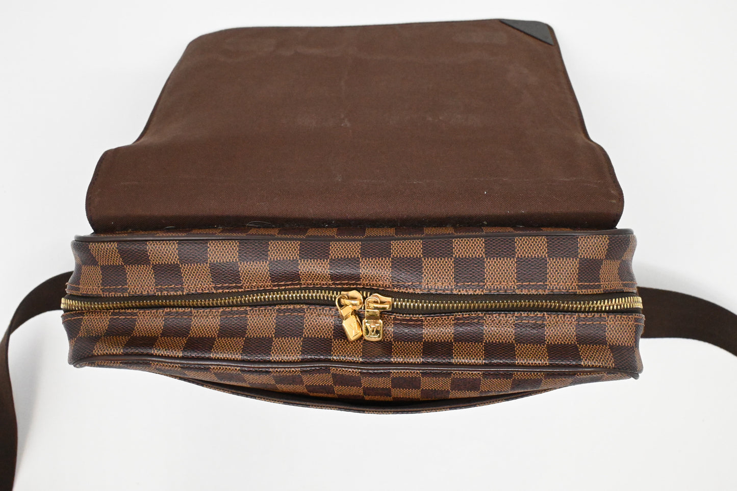 Louis Vuitton Shelton MM in Damier Ebene Canvas