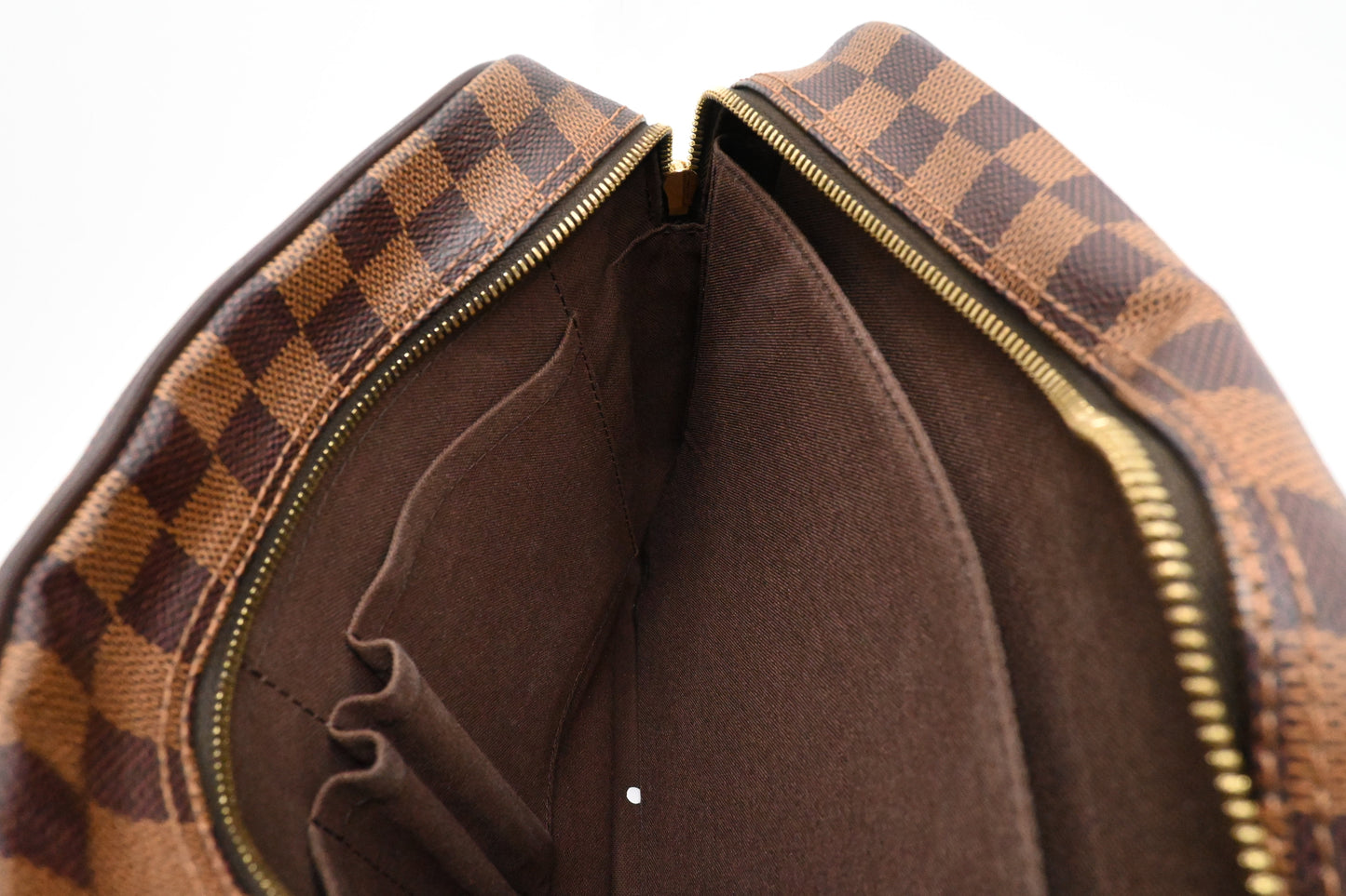 Louis Vuitton Shelton MM in Damier Ebene Canvas