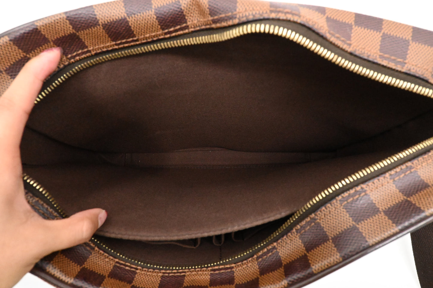Louis Vuitton Shelton MM in Damier Ebene Canvas