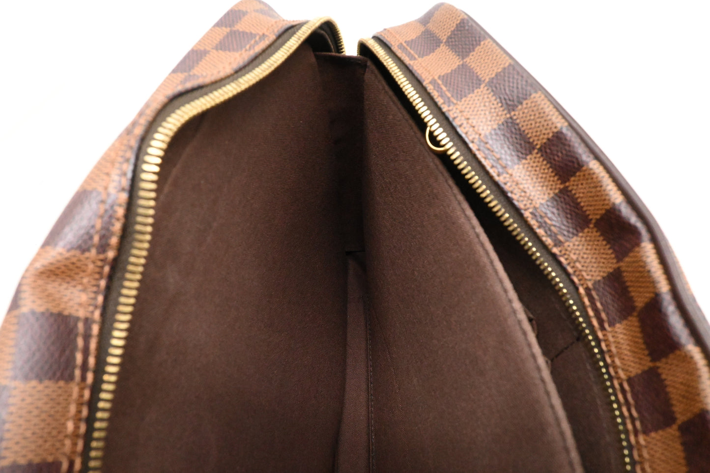 Louis Vuitton Shelton MM in Damier Ebene Canvas