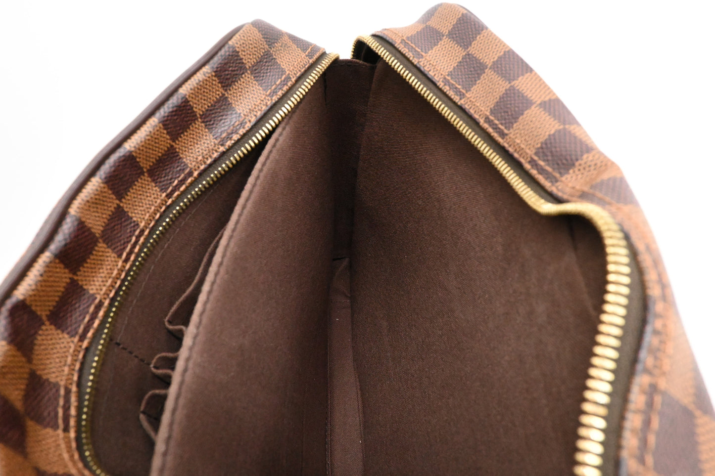 Louis Vuitton Shelton MM in Damier Ebene Canvas