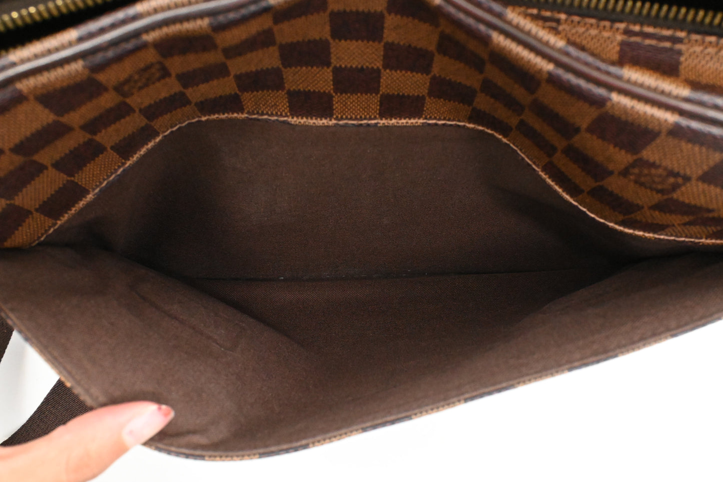 Louis Vuitton Shelton MM in Damier Ebene Canvas