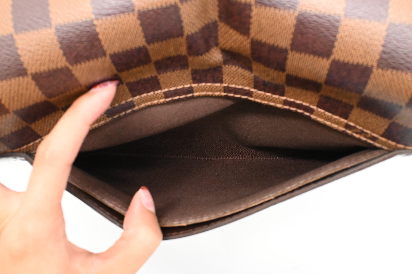 Louis Vuitton Shelton MM in Damier Ebene Canvas