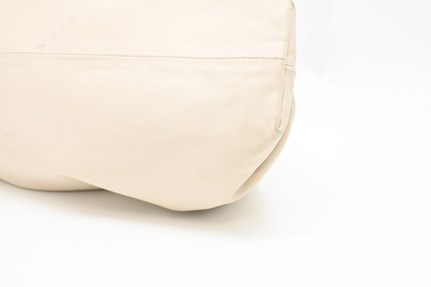 Bottega Veneta Pouch in Cream Leather
