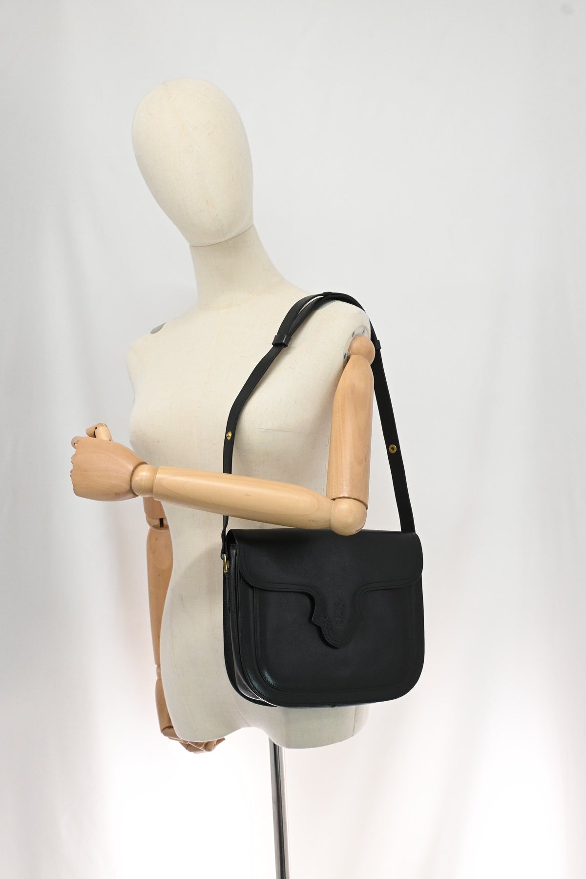 YSL Saint Laurent Shoulder Bag in Black Leather
